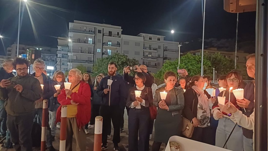 Fiaccolata per Francesco Vita: oltre cinquanta persone per la memoria e per la sicurezza stradale